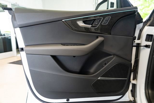Used 2020 Audi Q8 Premium Plus w/ Premium Plus Package AWD/4WD image 24