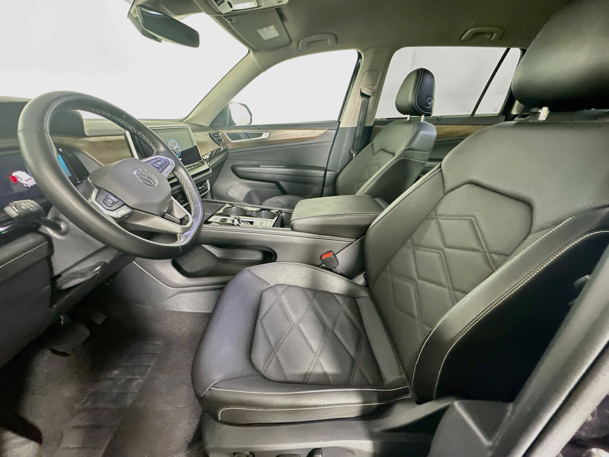 Used 2025 Volkswagen Atlas SE FWD image 13