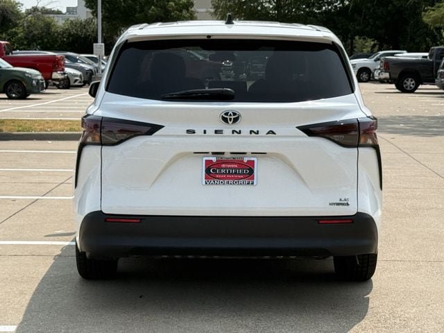 Certified 2023 Toyota Sienna LE FWD image 5