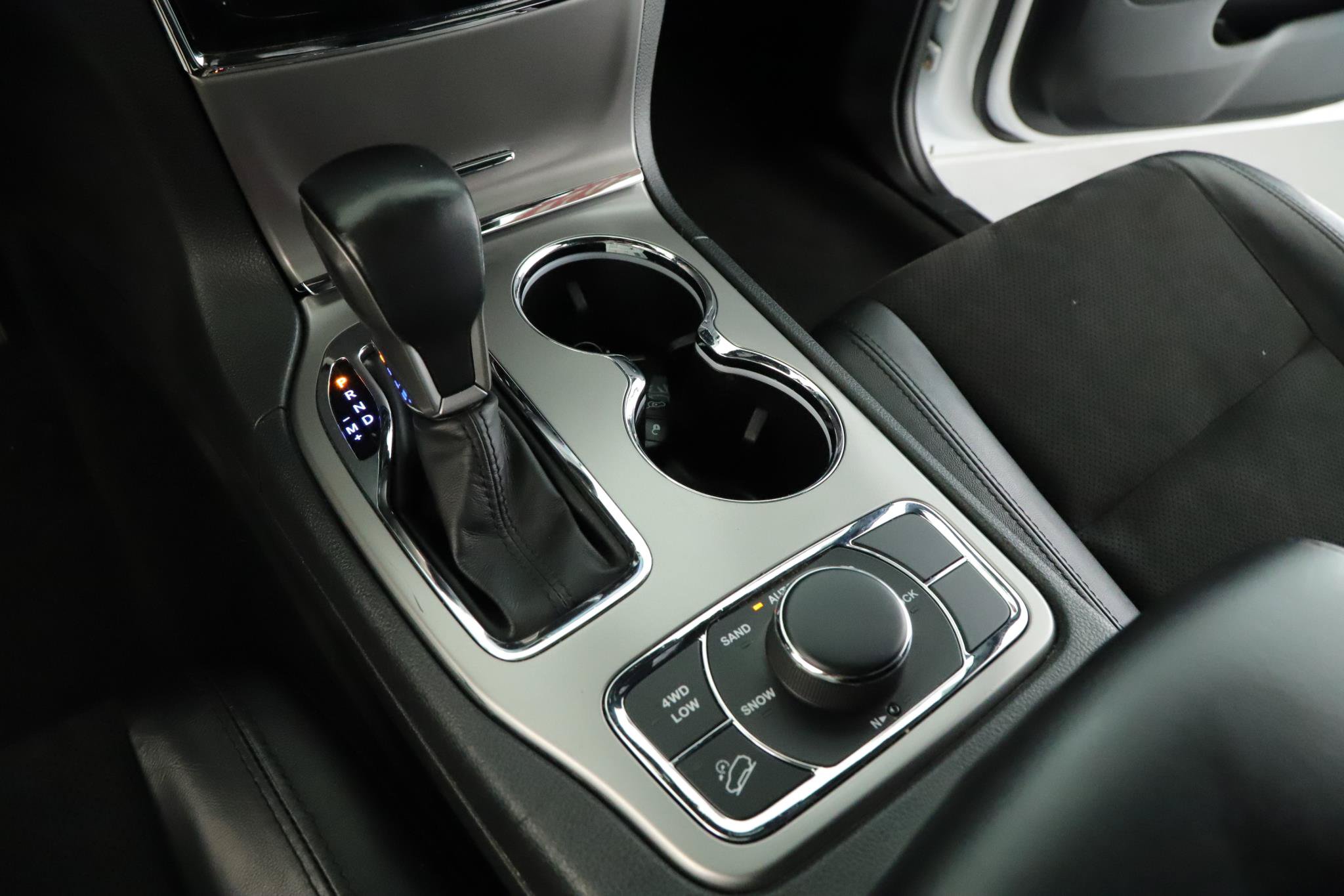 Certified 2022 Jeep Grand Cherokee Laredo X AWD/4WD image 15