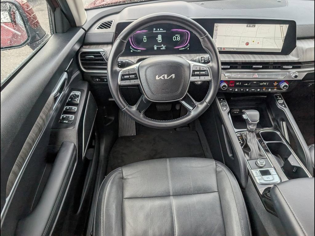 Used 2023 Kia Telluride EX w/ EX Captain's Chair Package image 11