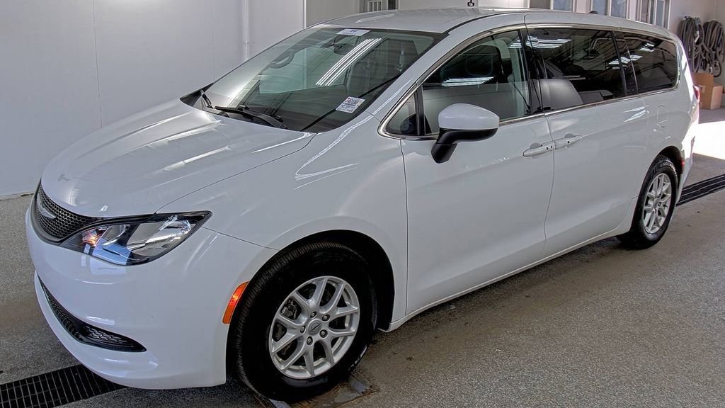 Used 2022 Chrysler Voyager LX video 1