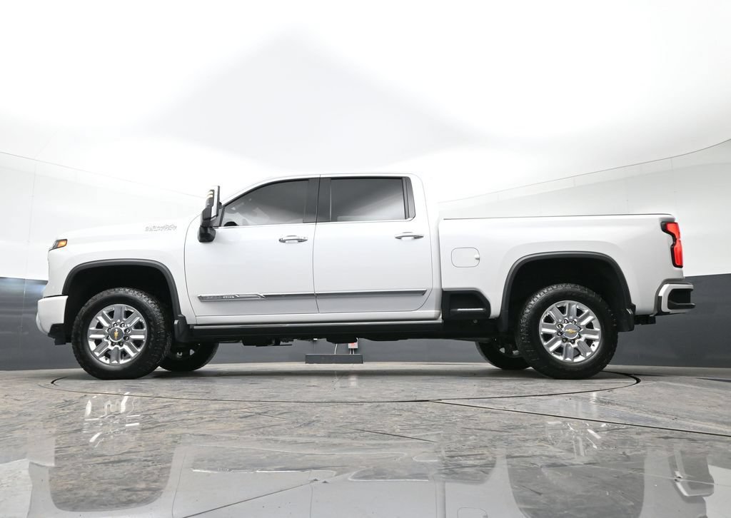 Used 2025 Chevrolet Silverado 2500 High Country w/ High Country Premium Package AWD/4WD image 18