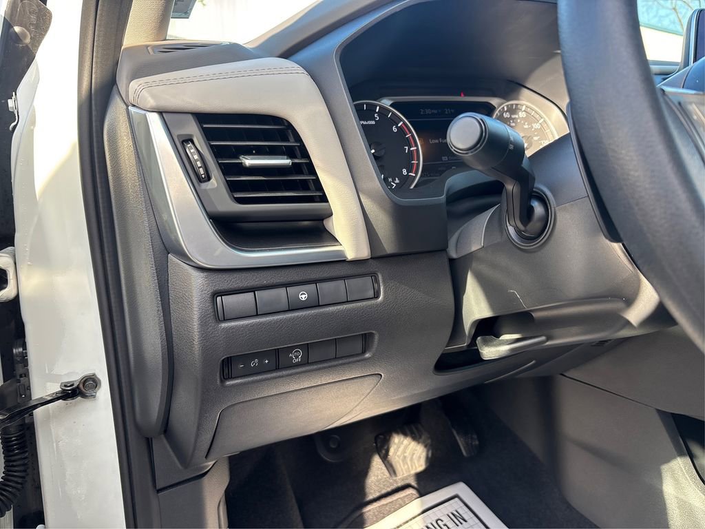 Used 2023 Nissan Rogue SV image 34