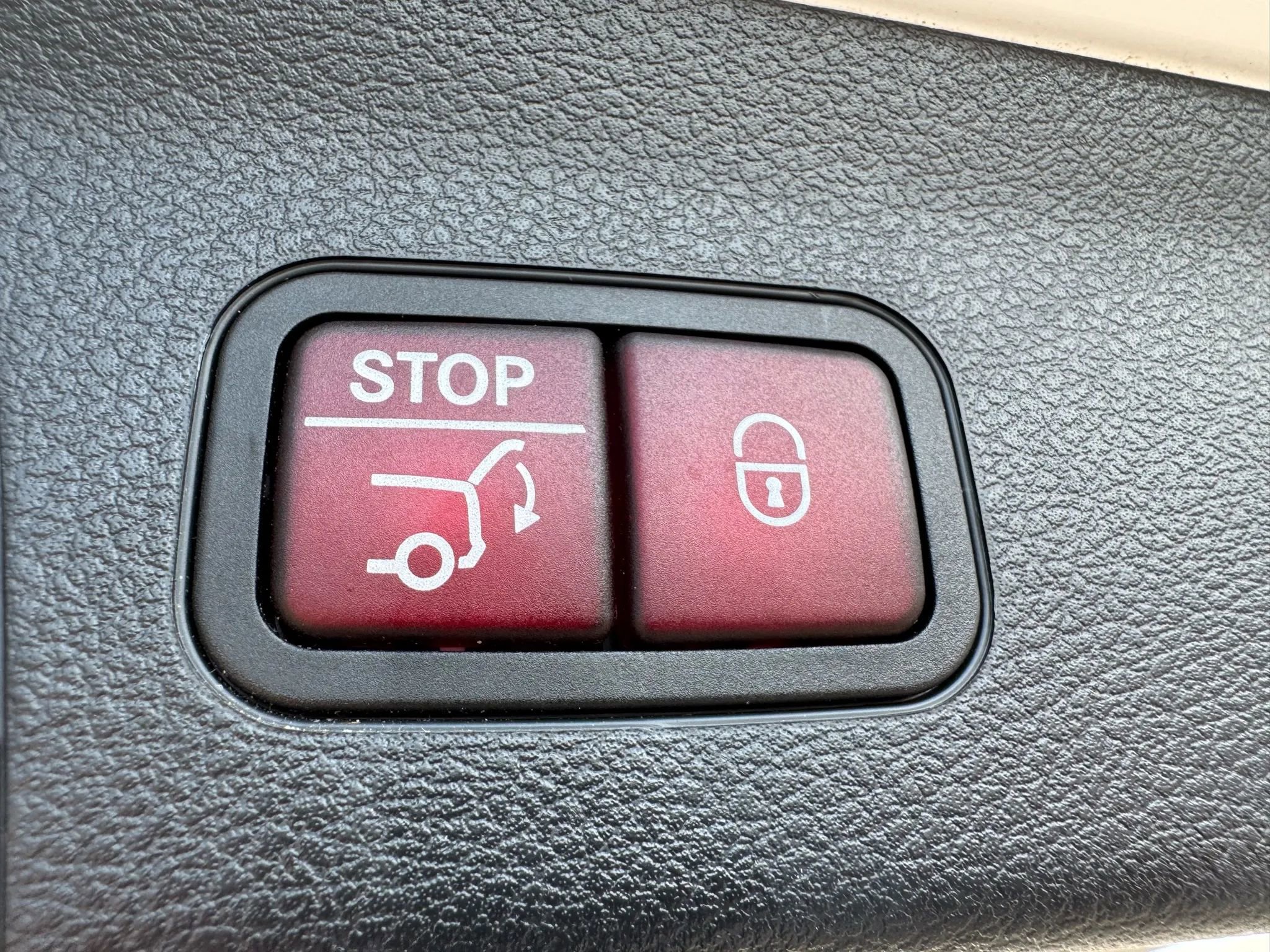 Used 2024 Mercedes-Benz GLS 450 4MATIC image 28