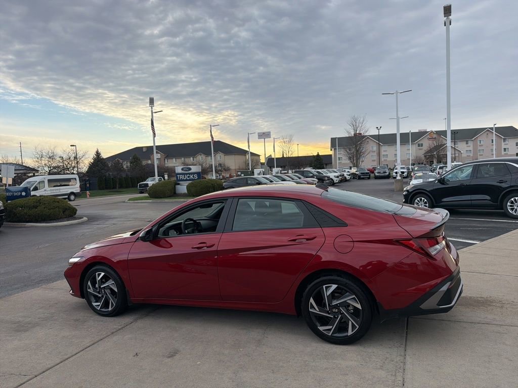 Used 2025 Hyundai Elantra Sport image 11