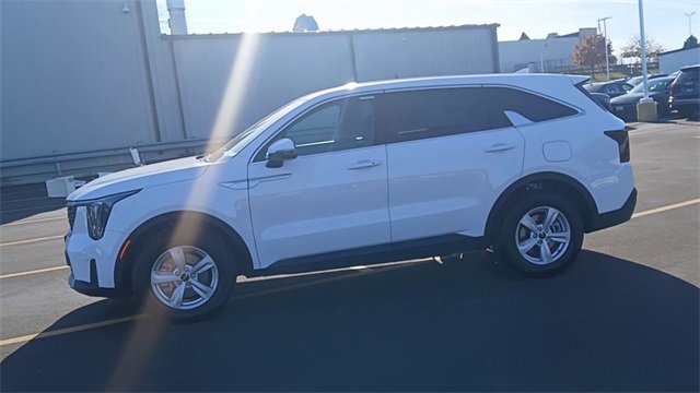 New 2026 Kia Sorento LX image 7