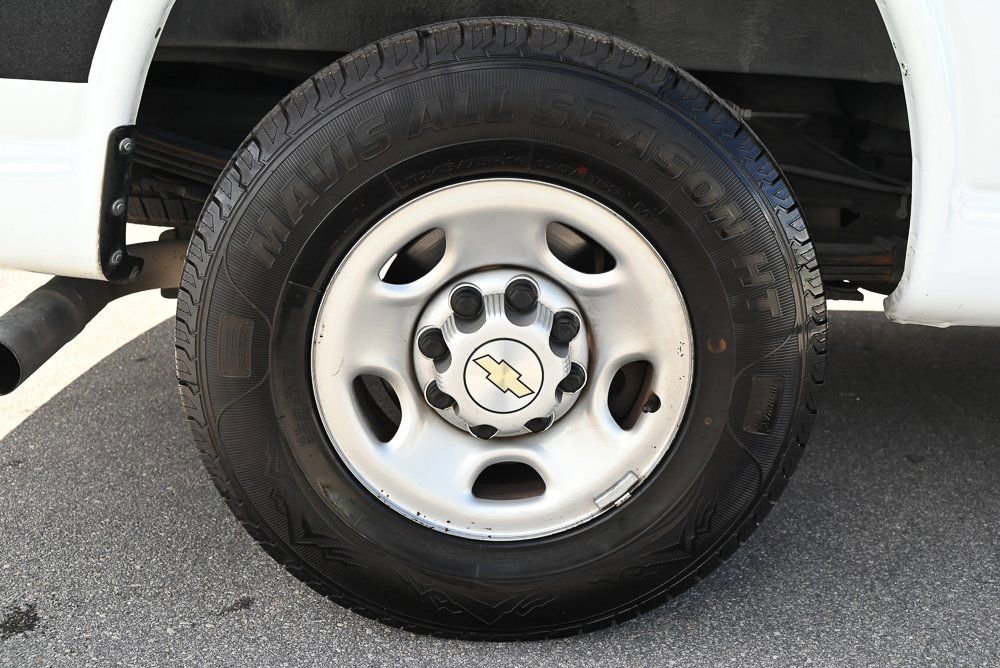 Used 2022 Chevrolet Express 3500 Extended w/ Driver Convenience Package image 9