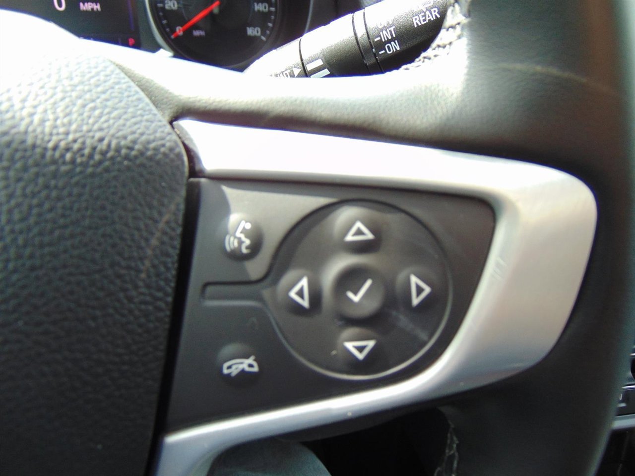 Used 2023 GMC Terrain SLT image 36