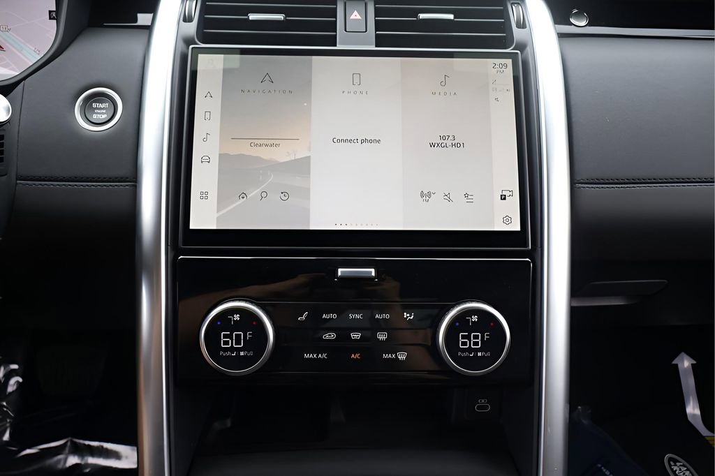 Used 2025 Land Rover Discovery S image 23