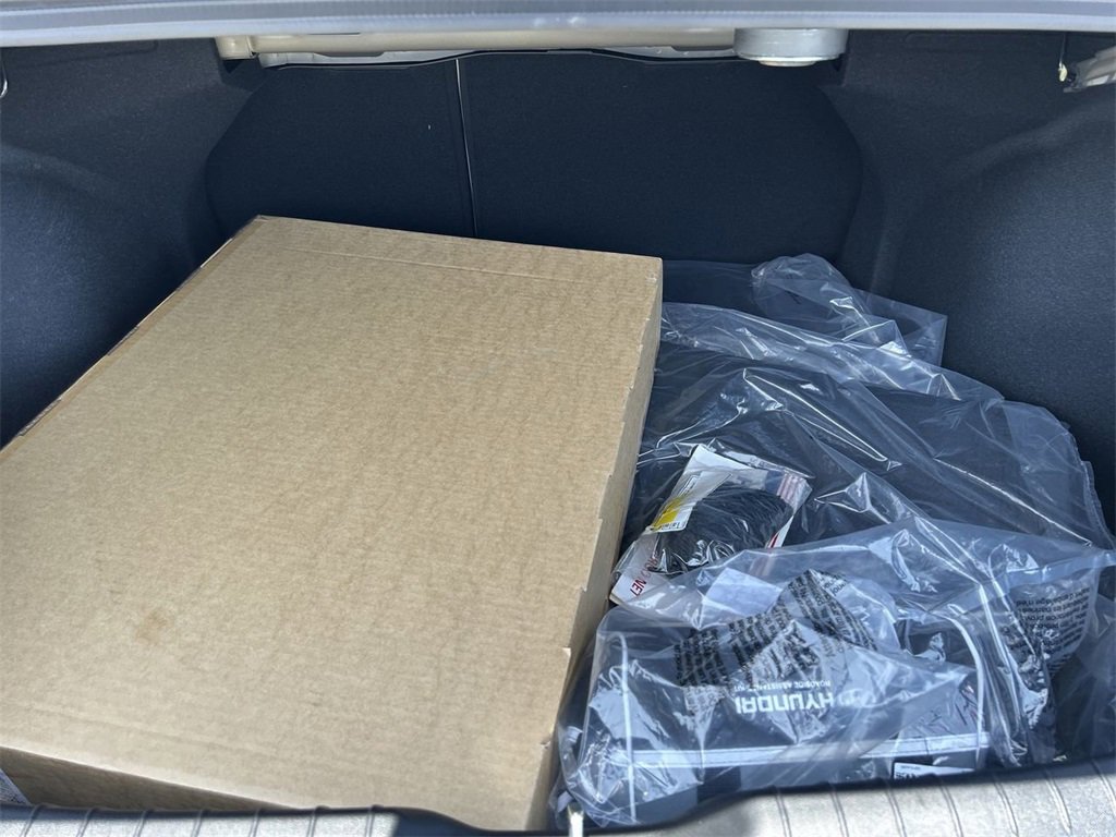 New 2025 Hyundai Elantra Limited image 17