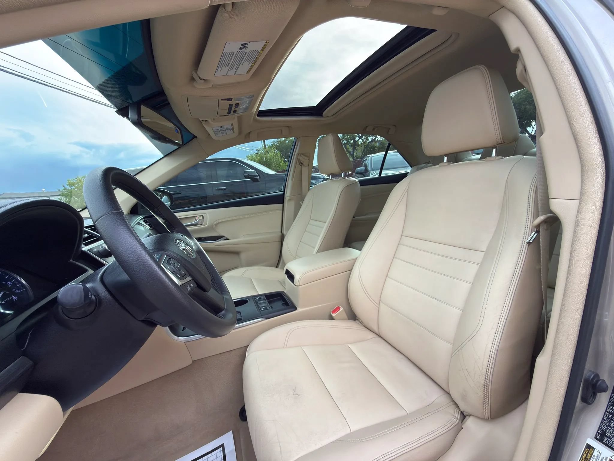 Used 2017 Toyota Camry XLE w/ Moonroof Package FWD image 13