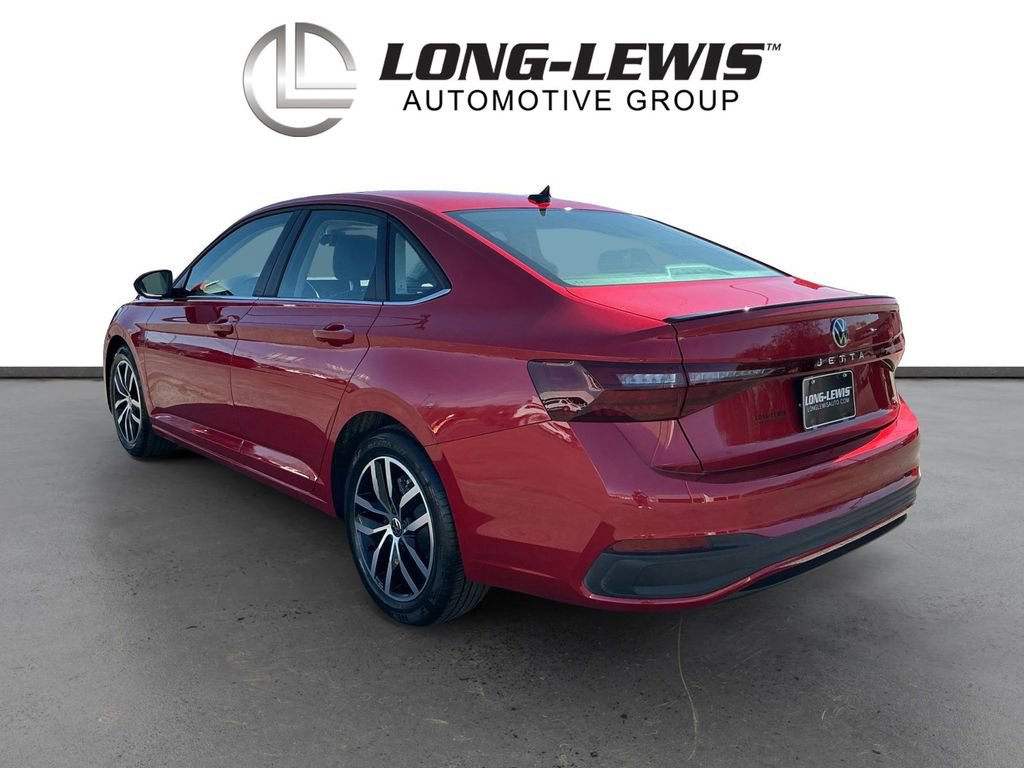 Used 2025 Volkswagen Jetta SE w/ Sunroof Package image 4