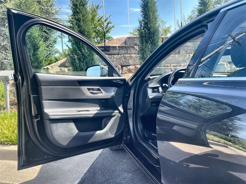 Used 2020 Jaguar XF Prestige image 19