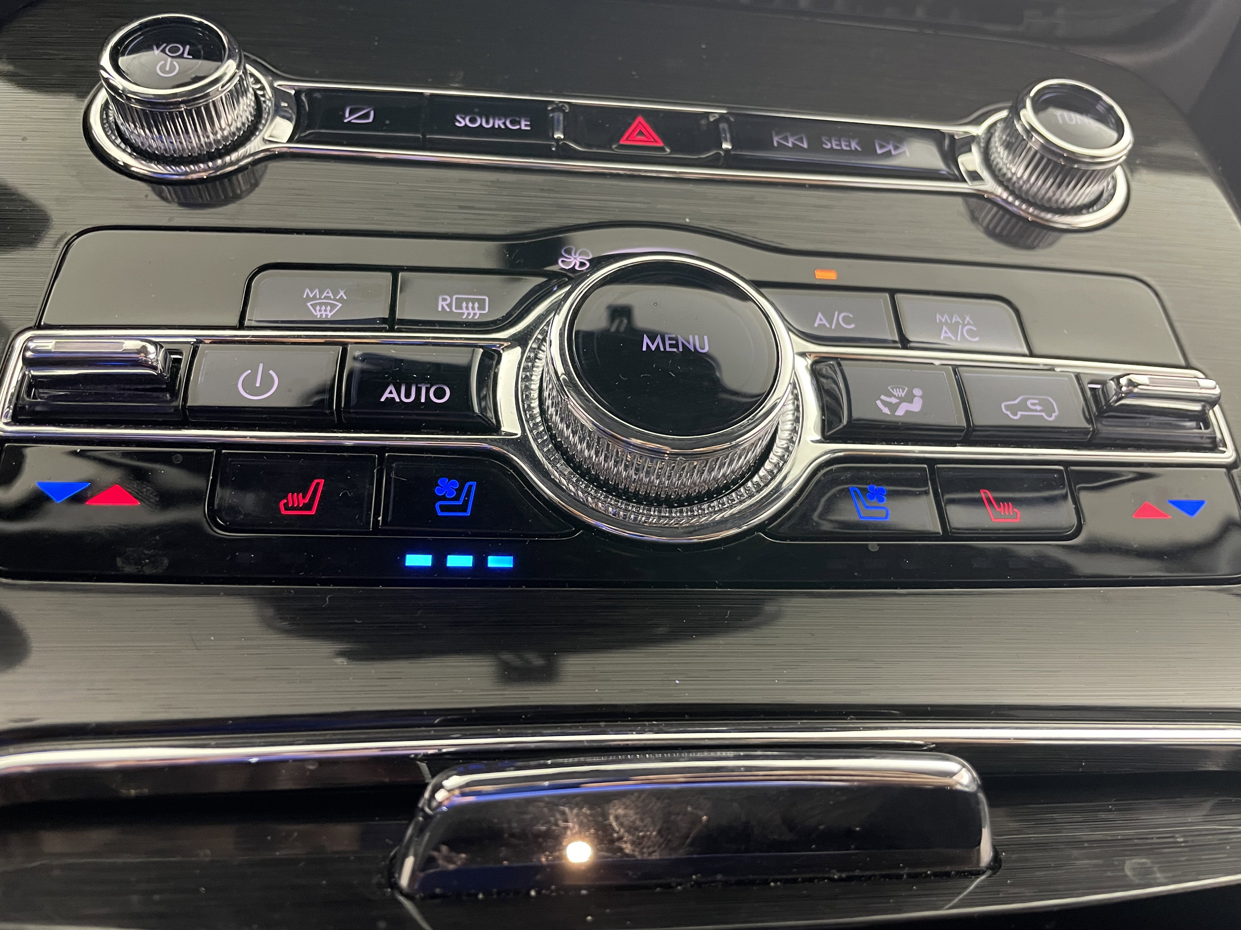 Used 2023 Lincoln Nautilus Reserve w/ Equipment Group 202A image 13