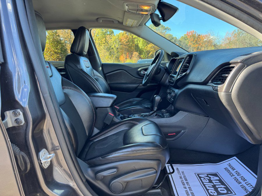 Used 2020 Jeep Cherokee Trailhawk image 19
