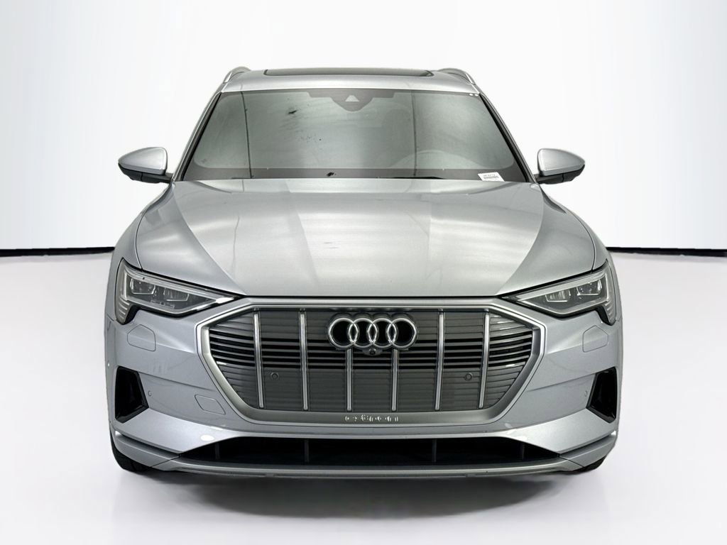 Certified 2023 Audi e-tron Premium Plus w/ Premium Plus Package AWD/4WD image 2