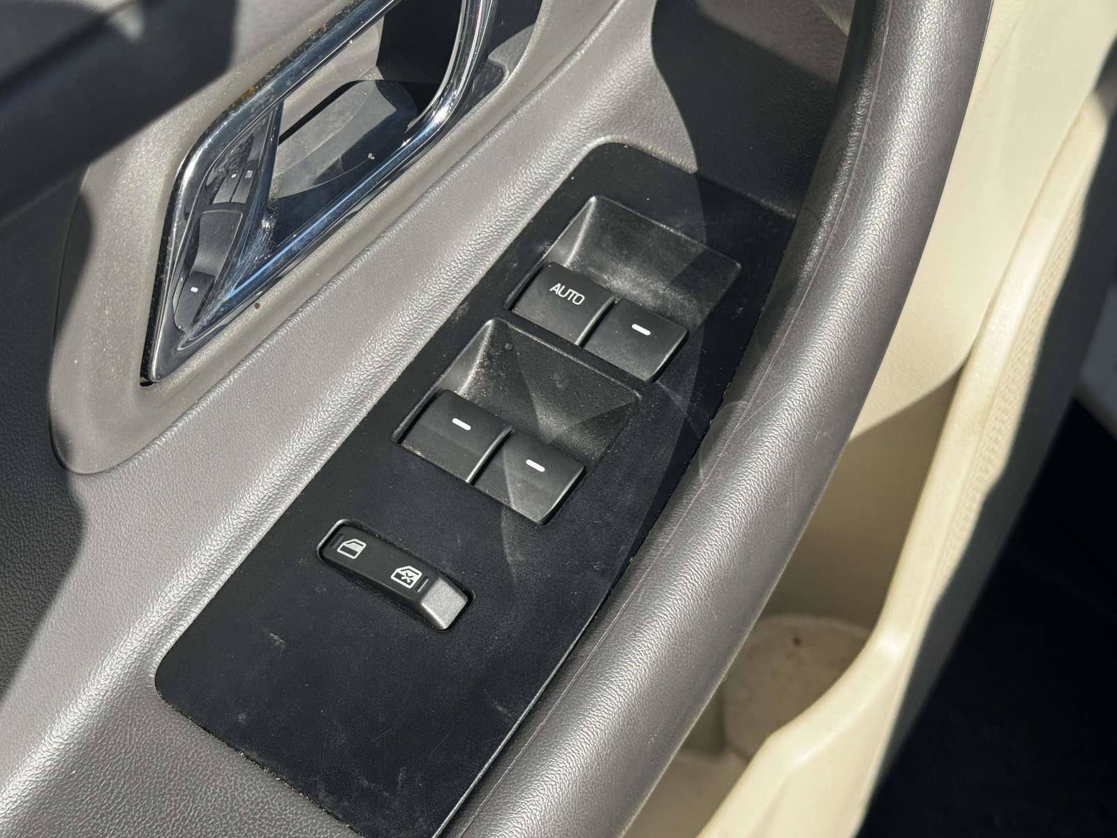 Used 2010 Ford Taurus SEL FWD image 16