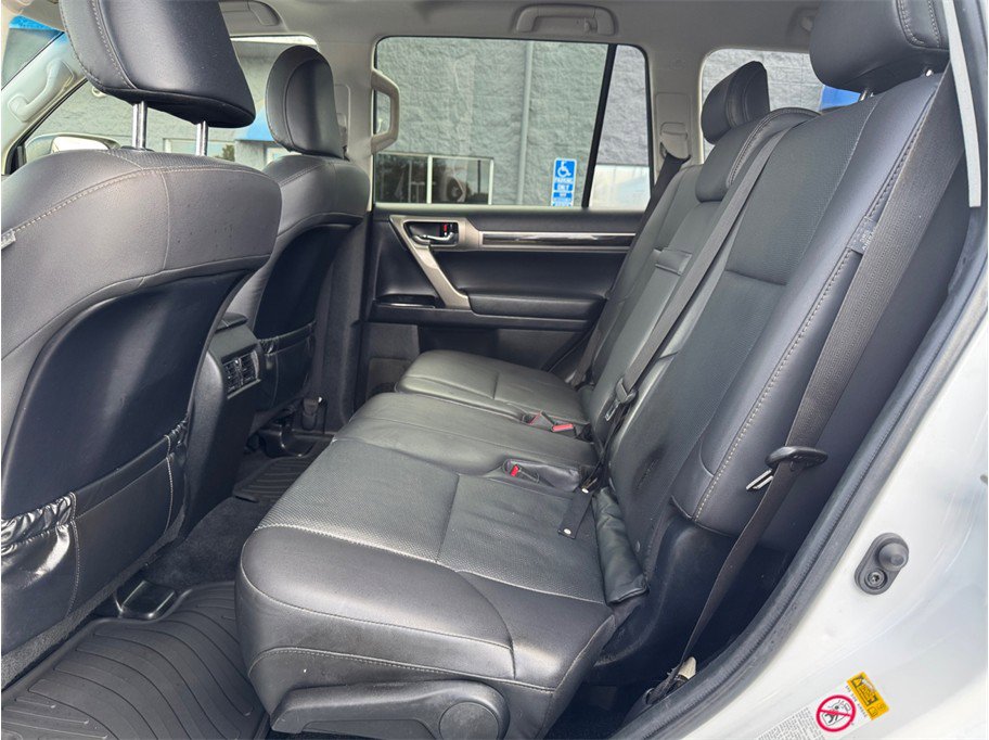 Used 2018 Lexus GX 460 w/ Navigation Package image 27