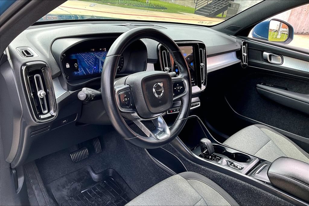 Certified 2024 Volvo XC40 B5 Core AWD/4WD image 17