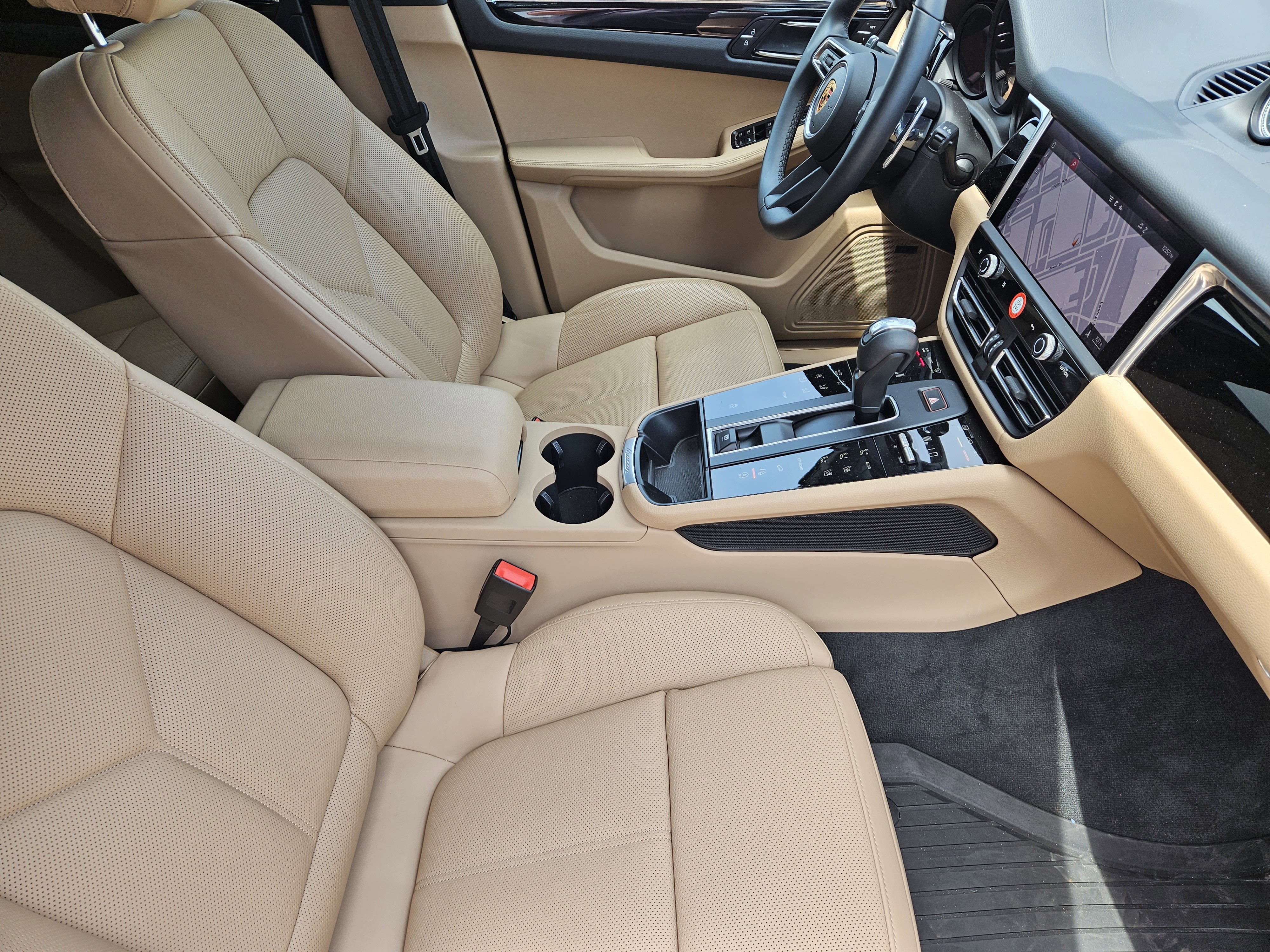 Certified 2026 Porsche Macan AWD/4WD image 15