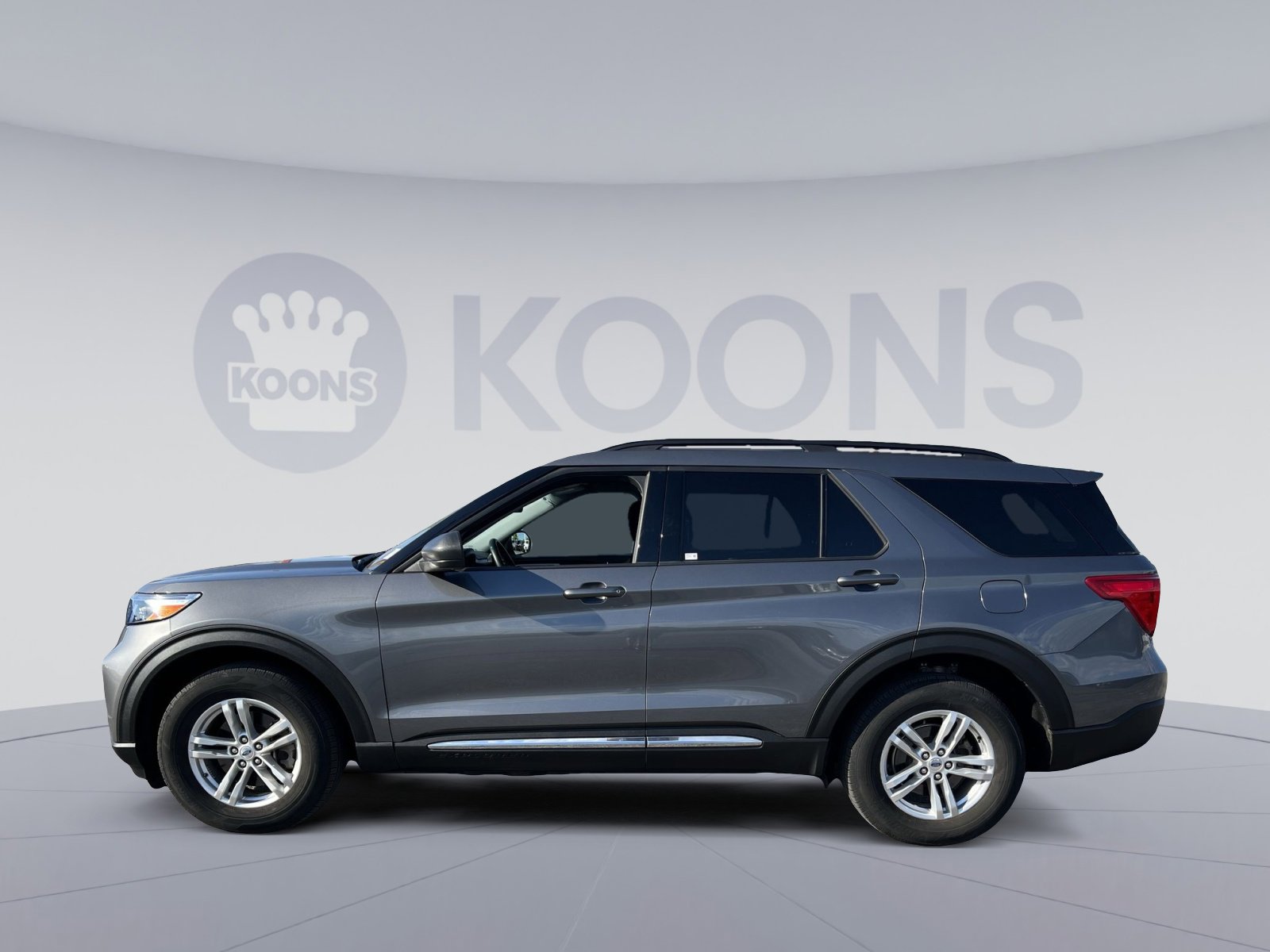Used 2023 Ford Explorer XLT AWD/4WD image 13
