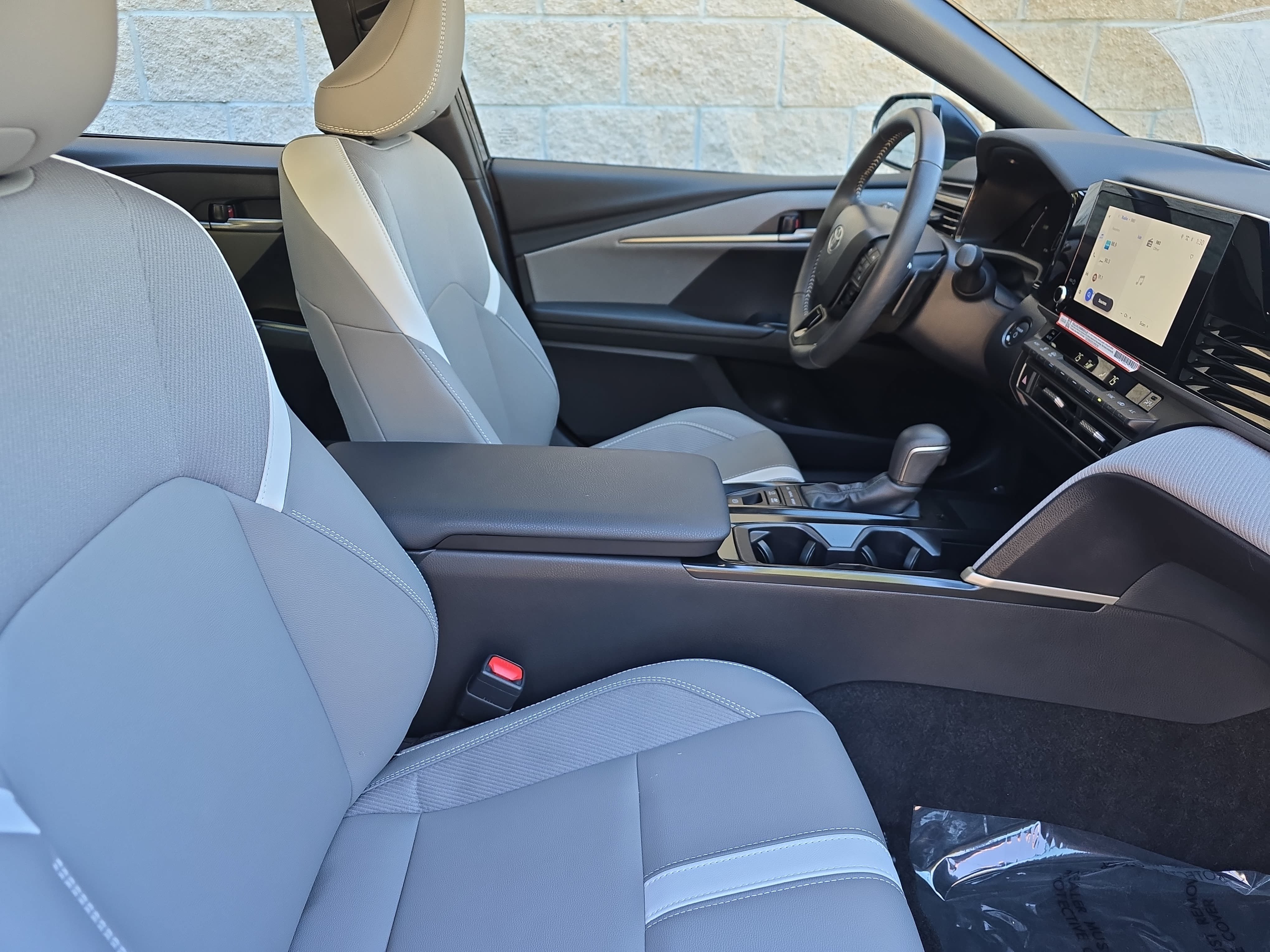 Used 2026 Toyota Camry SE FWD image 10