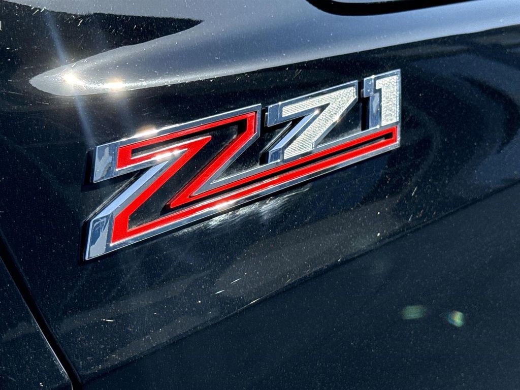 Used 2025 Chevrolet Suburban Z71 image 30