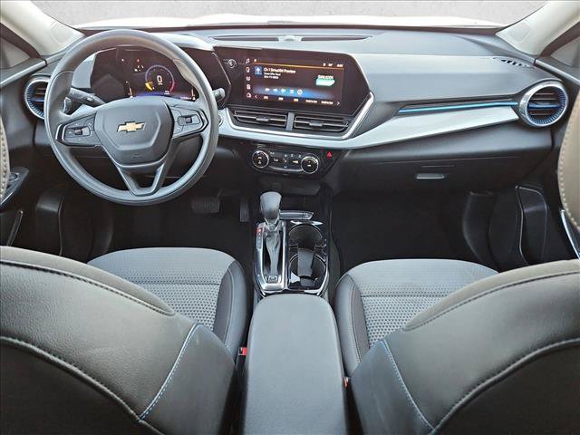 Used 2025 Chevrolet Trax LT FWD image 17