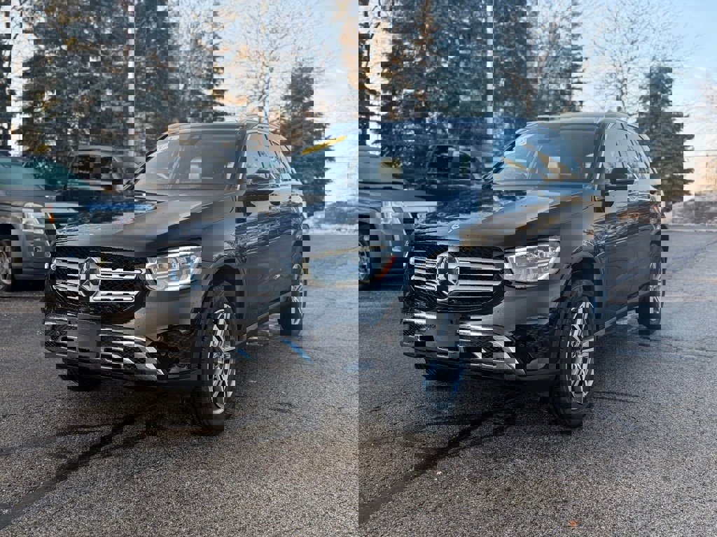 Certified 2022 Mercedes-Benz GLC 300 4MATIC w/ Premium Package Lite image 3