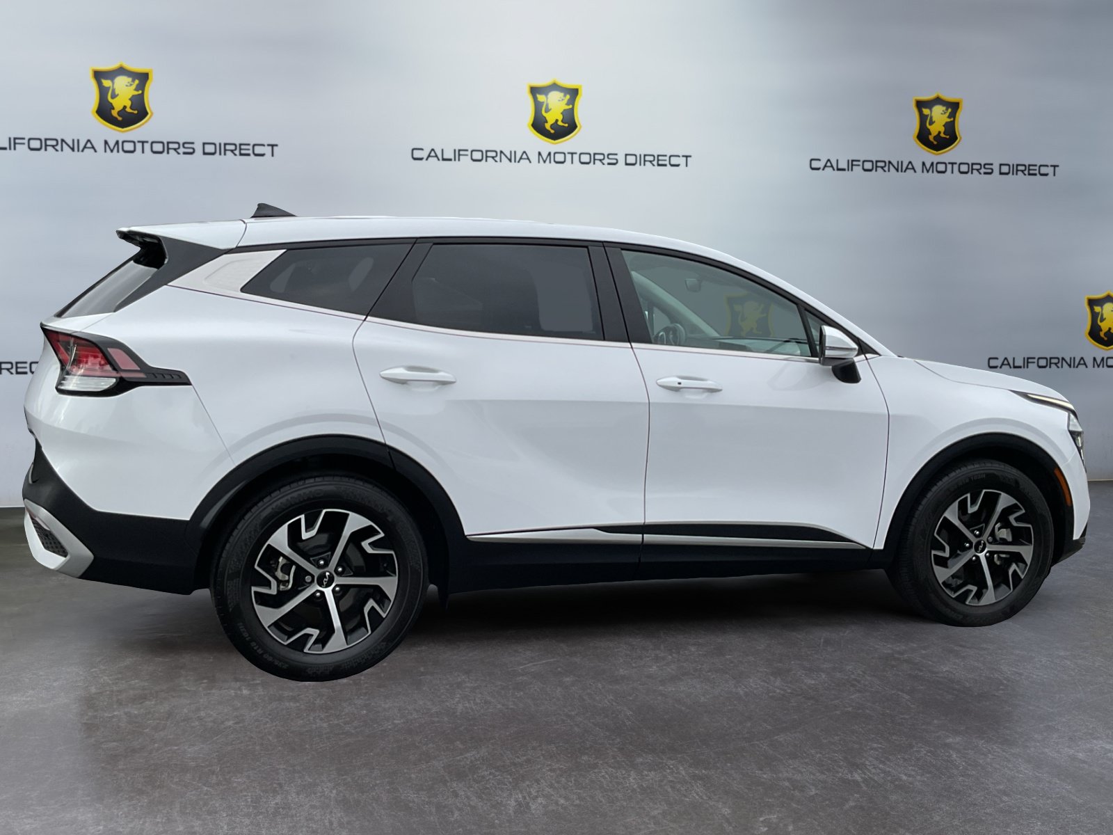 Used 2025 Kia Sportage EX FWD image 4