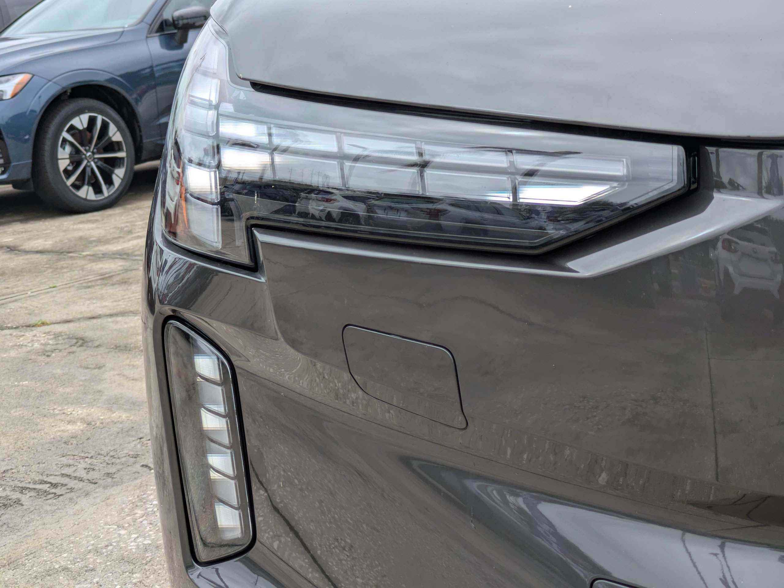 New 2025 Volvo EX90 Plus AWD/4WD image 10
