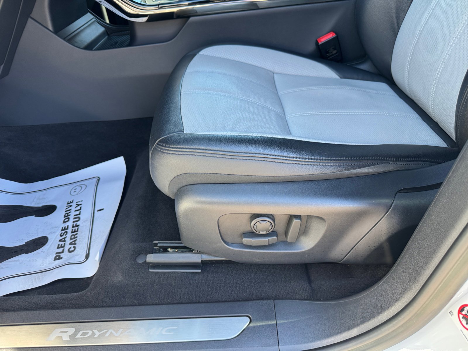 Used 2023 Land Rover Range Rover Evoque R-Dynamic S image 14