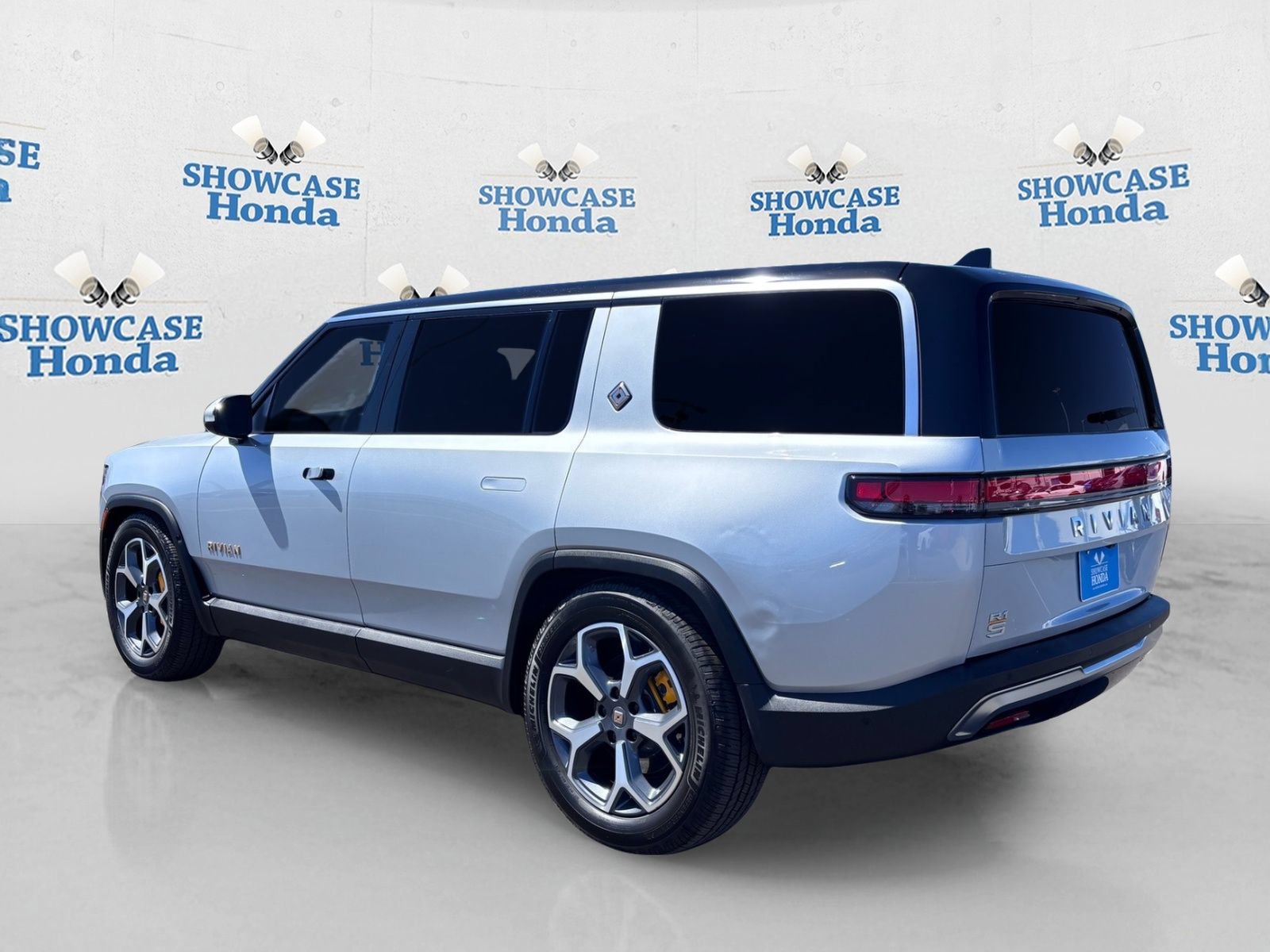 Used 2023 Rivian R1S Adventure AWD/4WD image 5