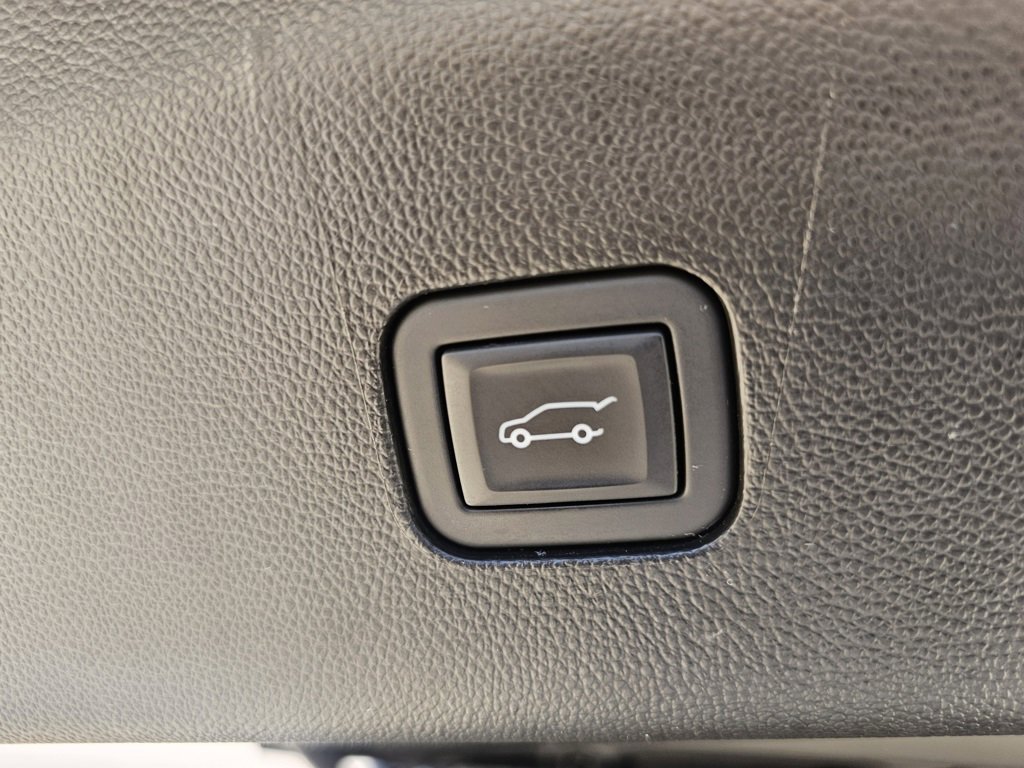 Used 2024 Buick Enclave Premium image 17