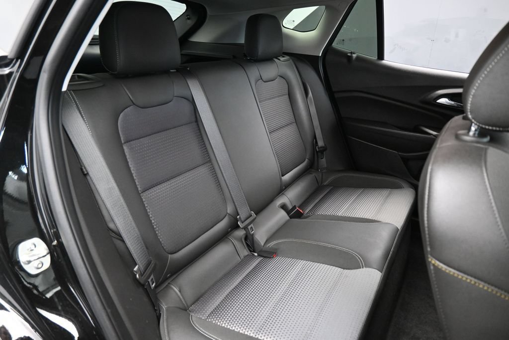 Used 2025 Chevrolet Trax LT FWD image 40