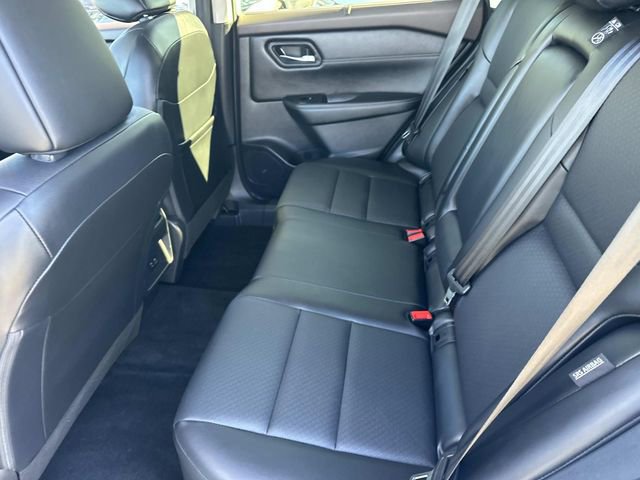 Used 2023 Nissan Rogue SV w/ SV Premium B Package image 15