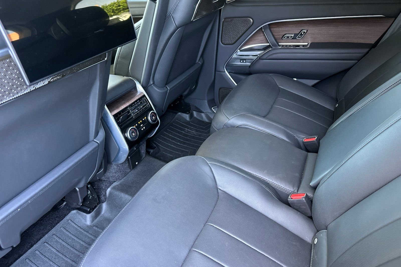 Used 2024 Land Rover Range Rover Autobiography AWD/4WD image 14