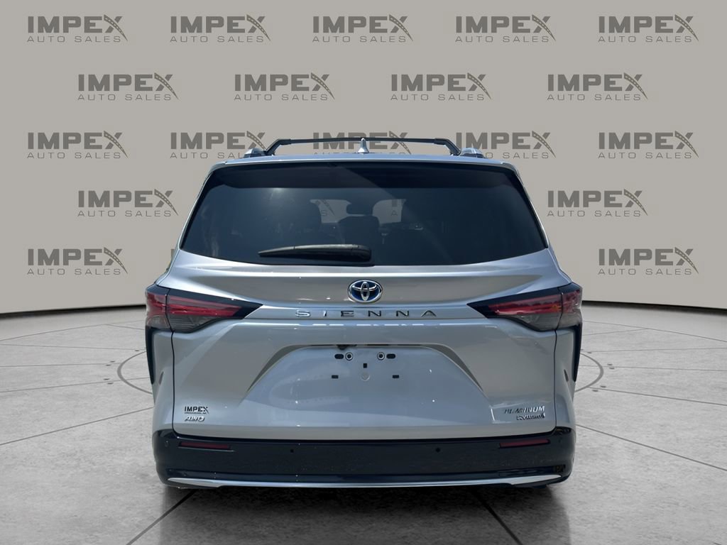 Used 2021 Toyota Sienna Platinum image 4