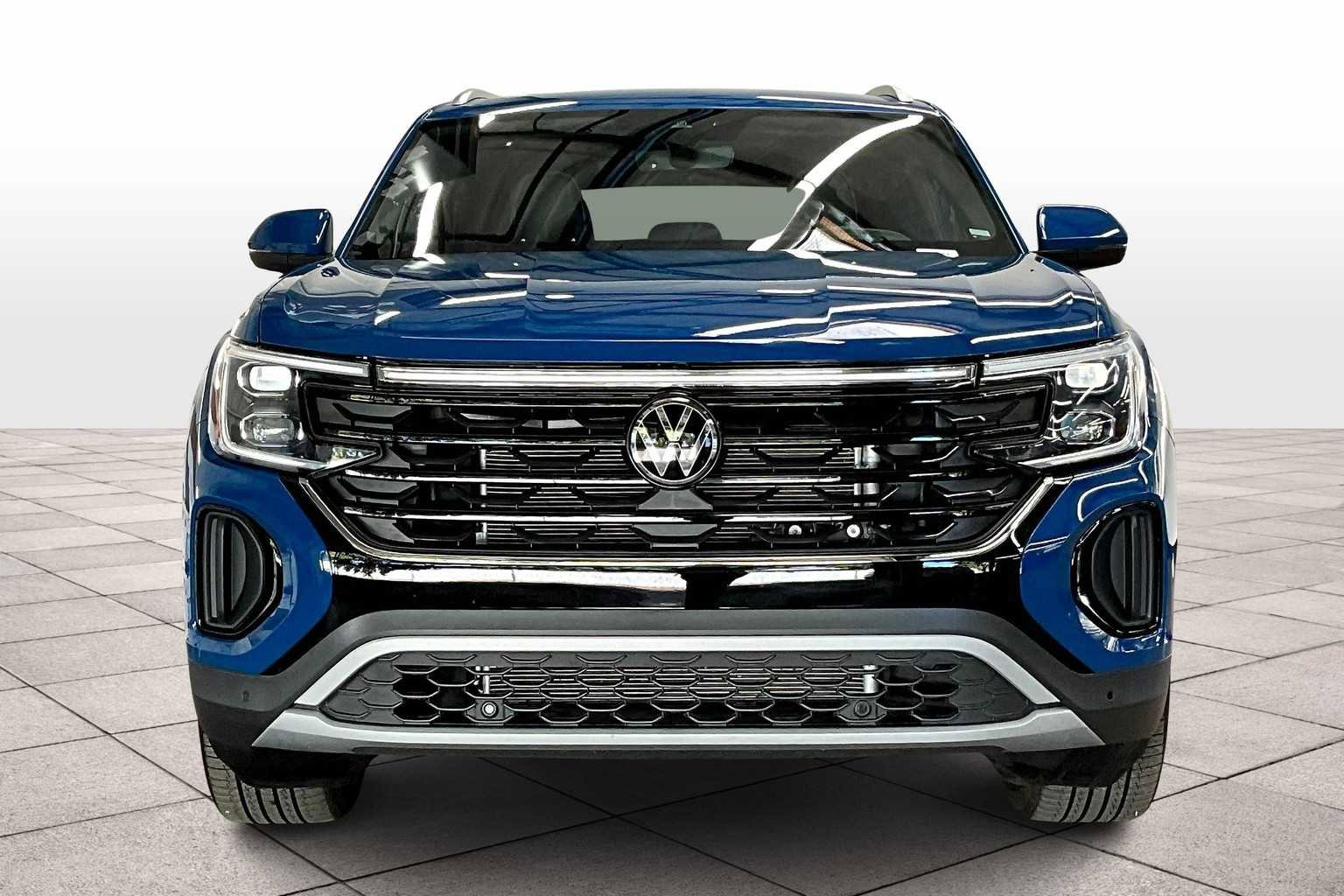 Used 2025 Volkswagen Atlas Cross Sport SEL image 3