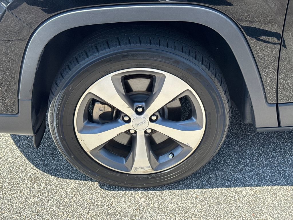 Used 2020 Jeep Cherokee Limited image 11