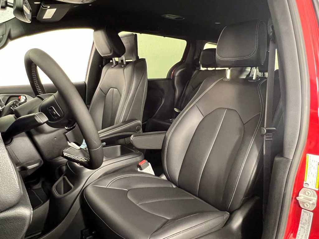 New 2026 Chrysler Pacifica Select image 10