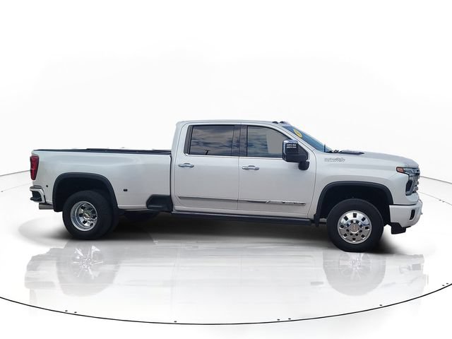 Used 2025 Chevrolet Silverado 3500 High Country w/ Technology Package AWD/4WD image 4