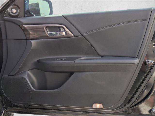 Used 2017 Honda Accord EX-L image 25