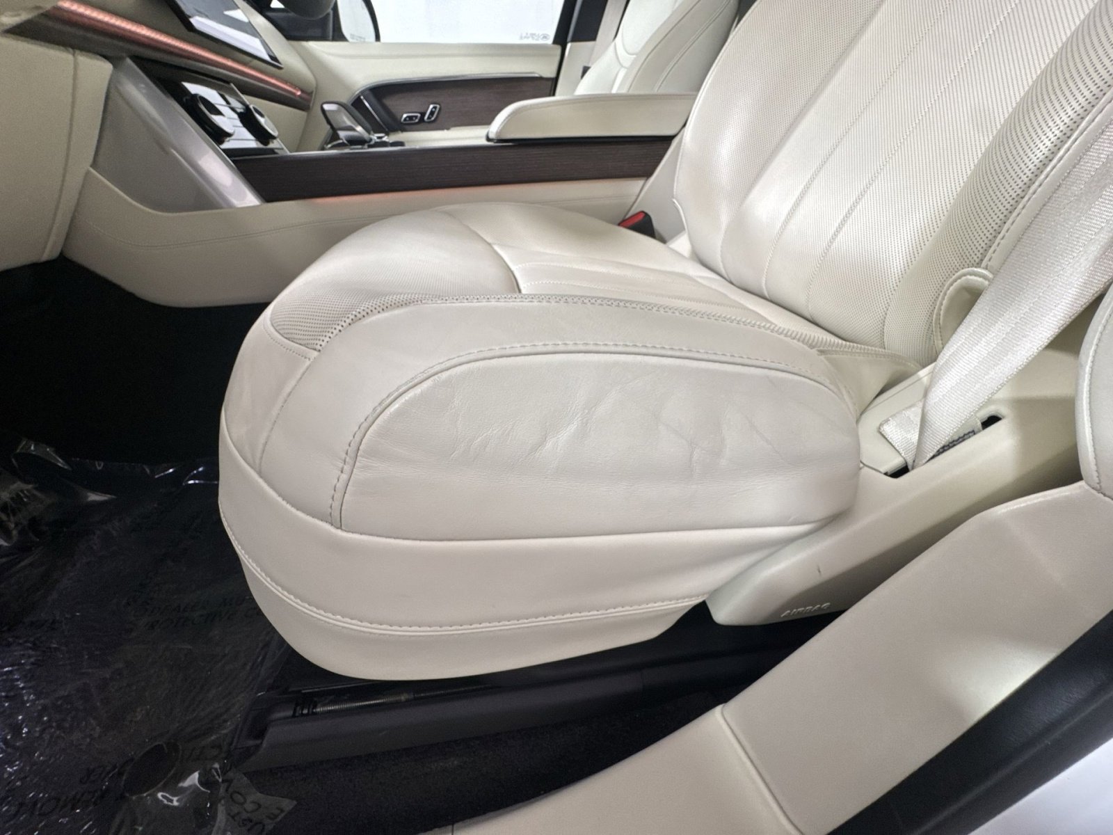 Used 2022 Land Rover Range Rover SE AWD/4WD image 14