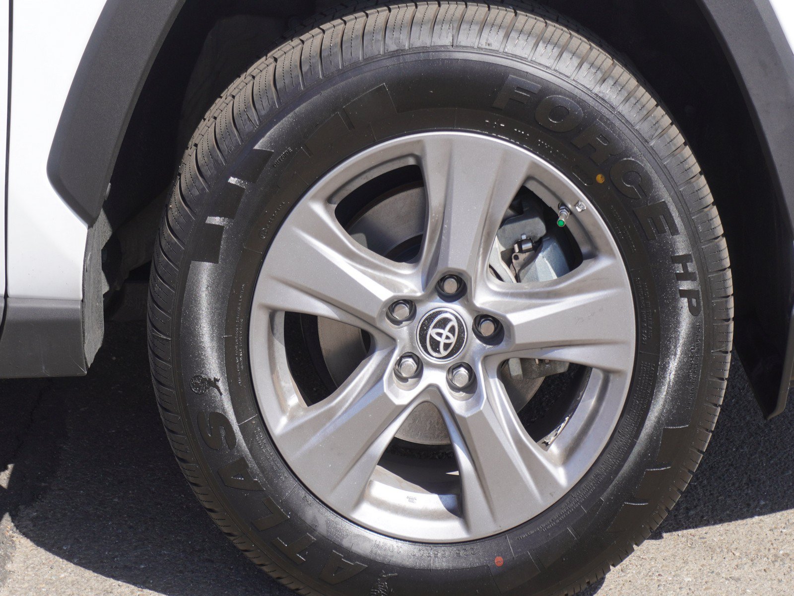Used 2023 Toyota RAV4 LE AWD/4WD image 5