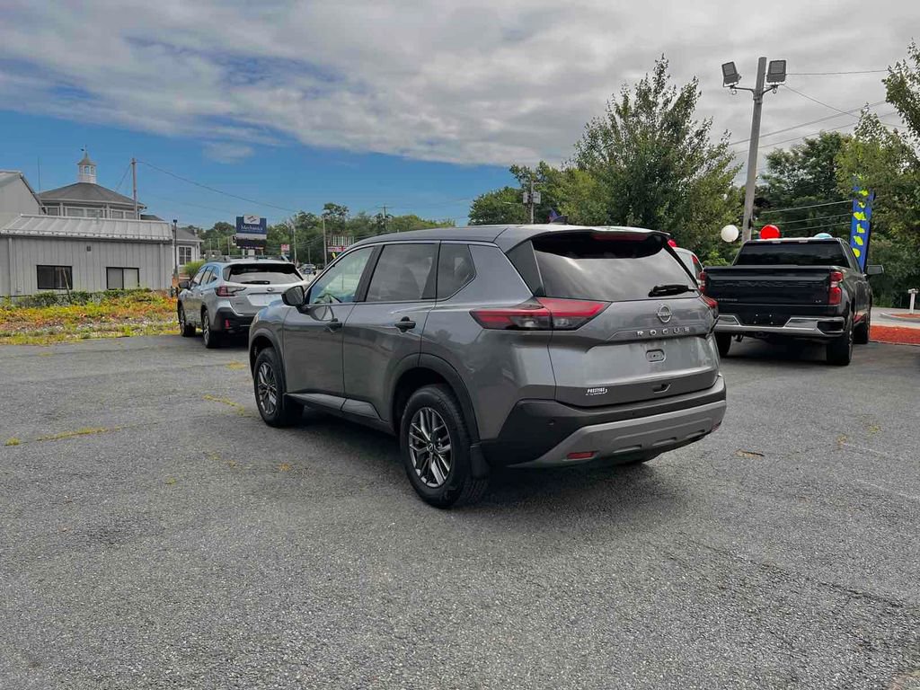 Used 2023 Nissan Rogue S image 5