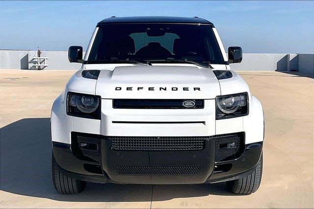 Used 2024 Land Rover Defender 110 X-Dynamic SE image 3