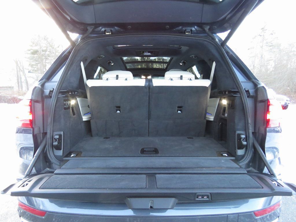 Used 2019 BMW X7 xDrive50i w/ Executive Package image 18