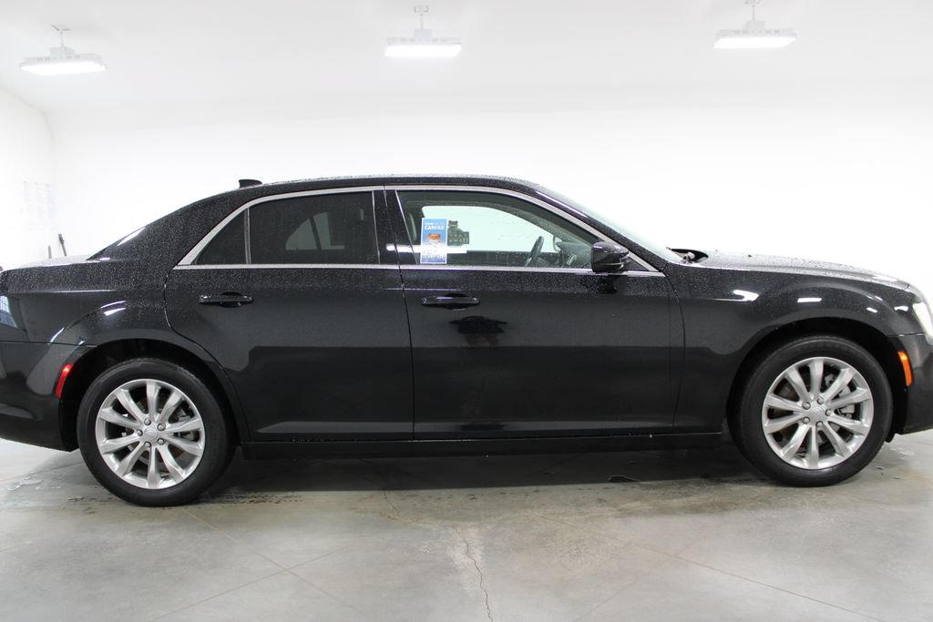 Used 2023 Chrysler 300 Touring AWD/4WD image 12
